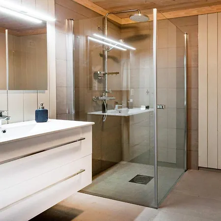 Mellomstasjonen Holiday home